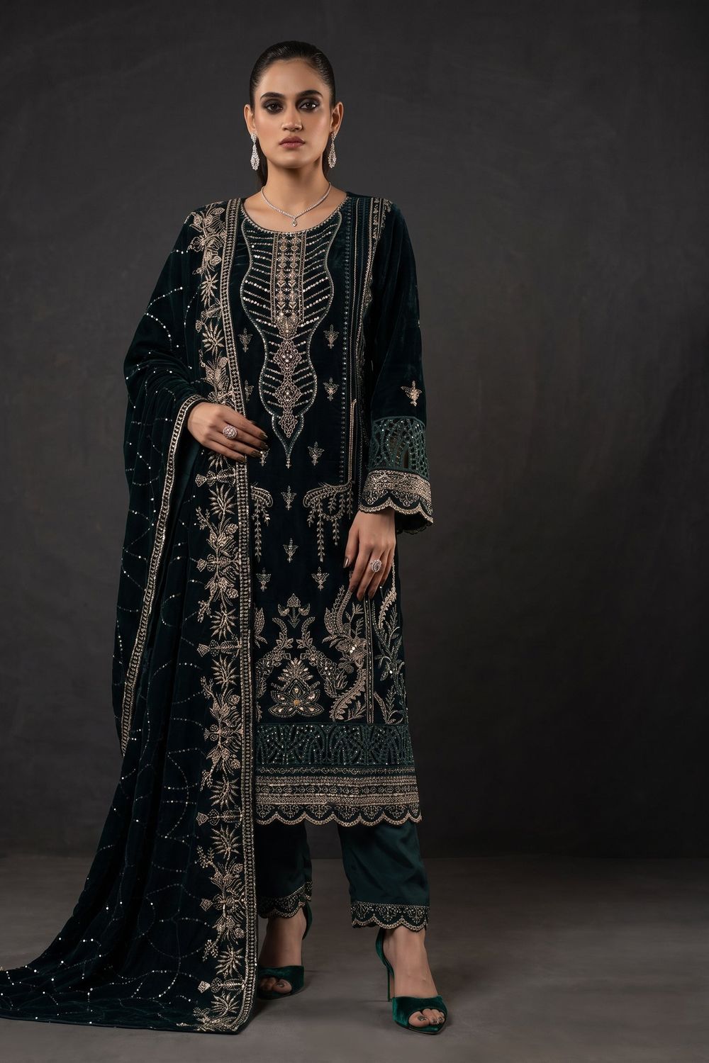 Velvet 3PC Ready to Wear Pakistani Suit Online in Dubai UAE Abudhabi Ajman Sharjah