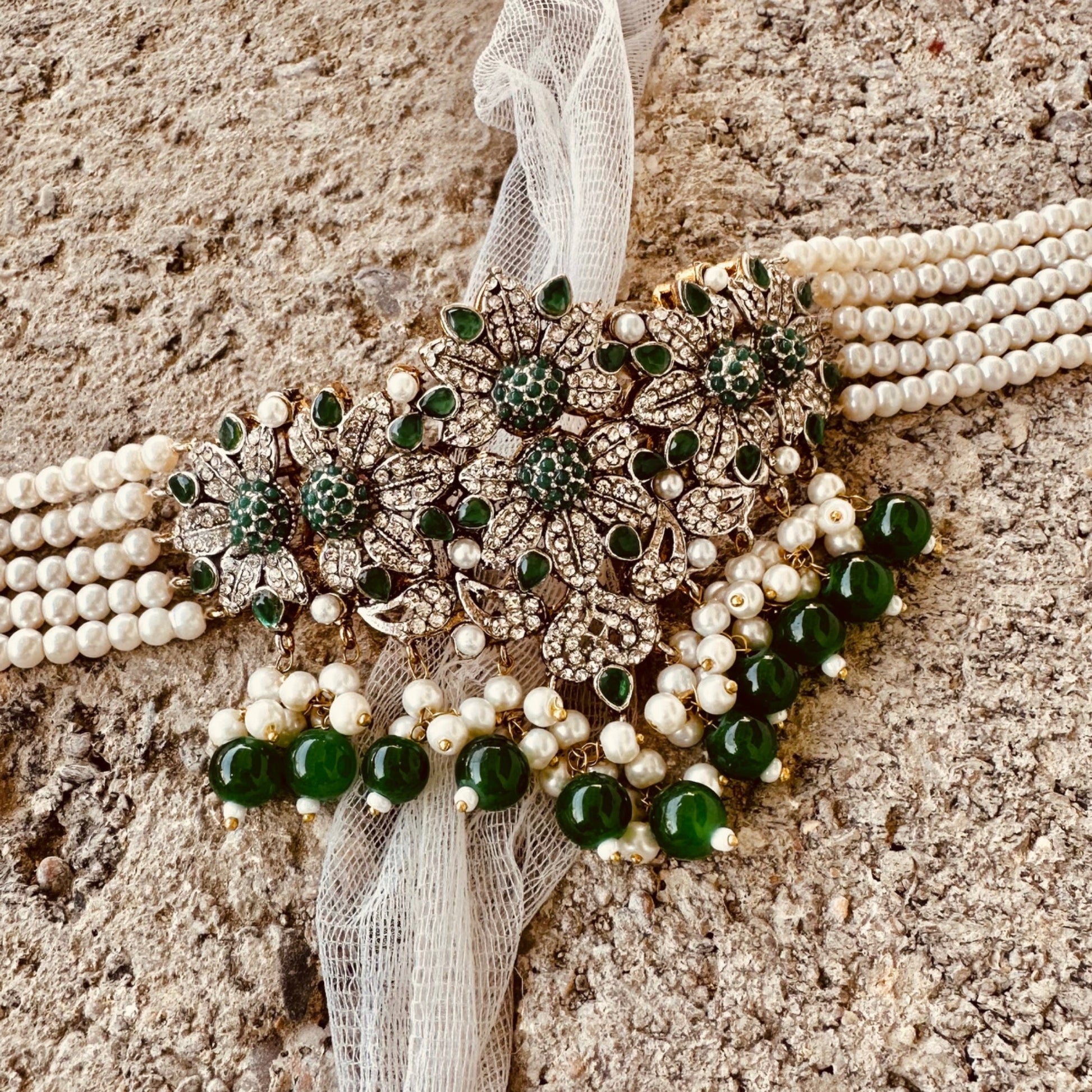 Vintage Green Choker Necklace Set Online in KSA Riyadh Saudi Arabia Oman Bahrain Qatar