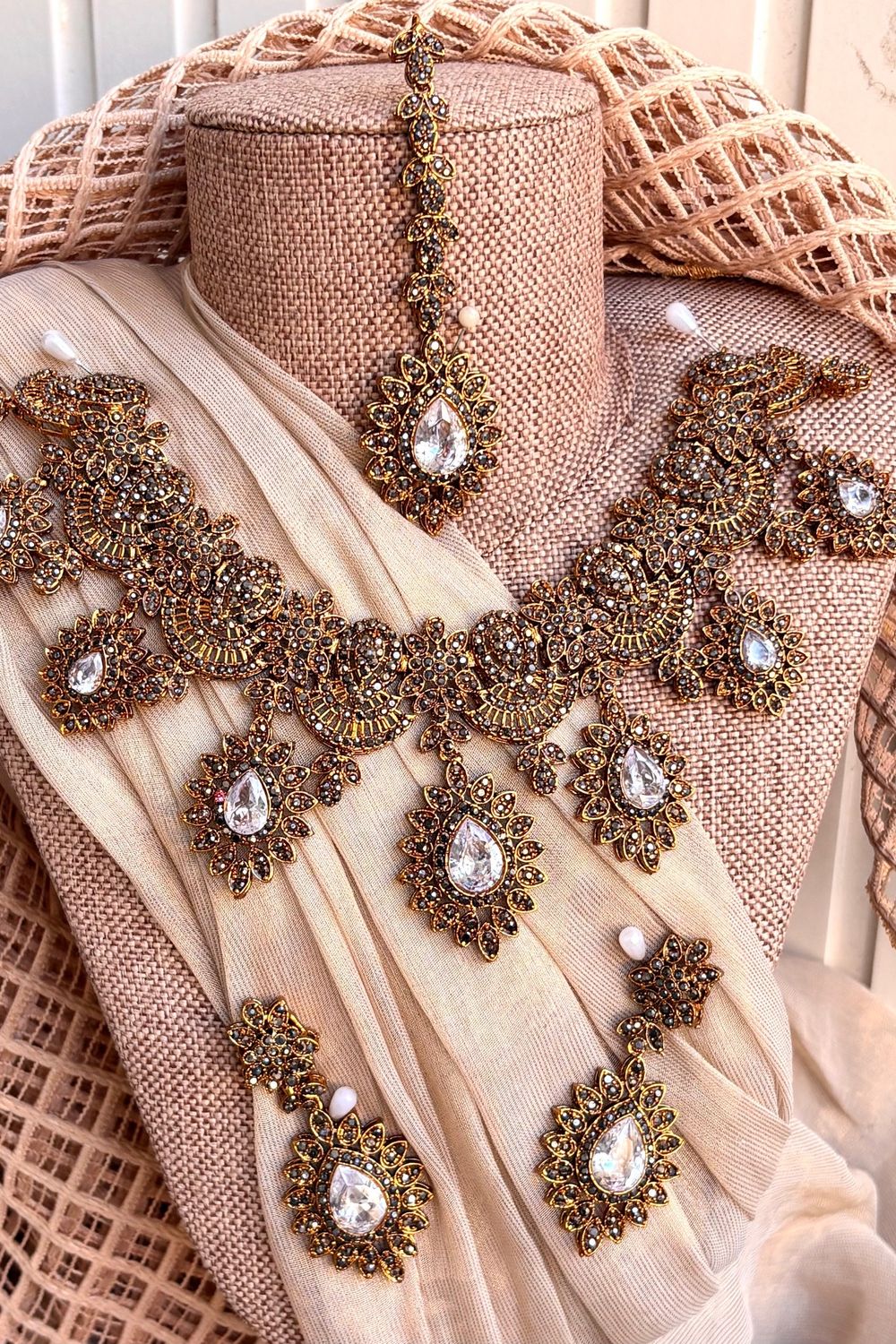 White Crystal Stone Work Necklace Set Online in Dubai UAE Abudhabi Ajman Sharjah