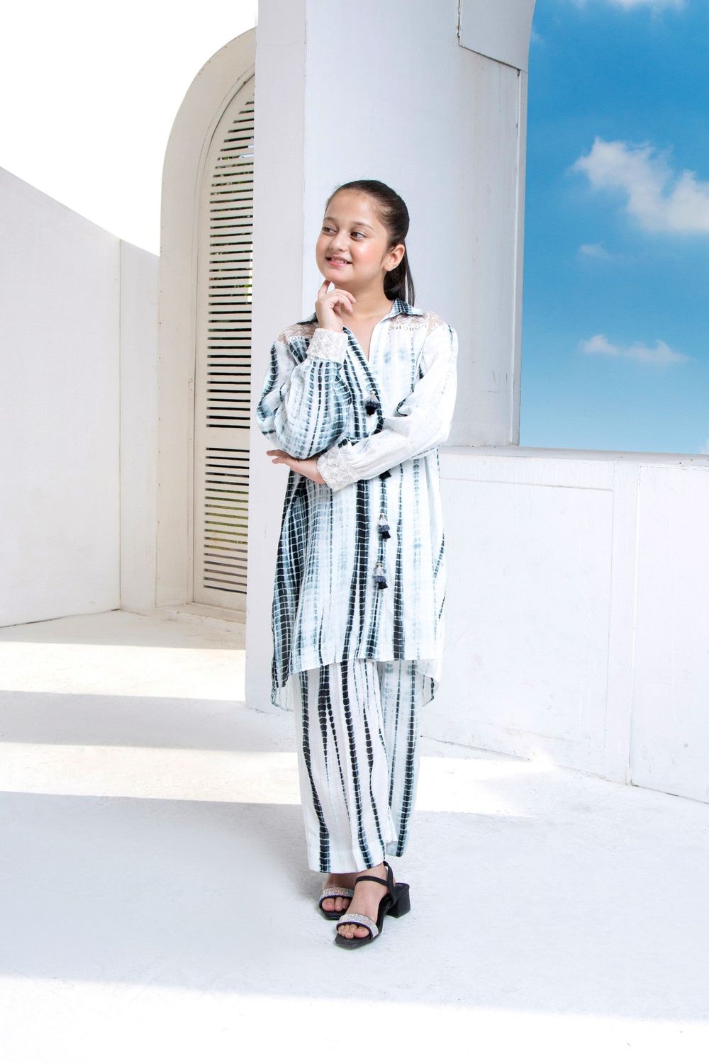 White Embellished Raw Silk Kurta Set Online in Dubai UAE Abudhabi Ajman Sharjah