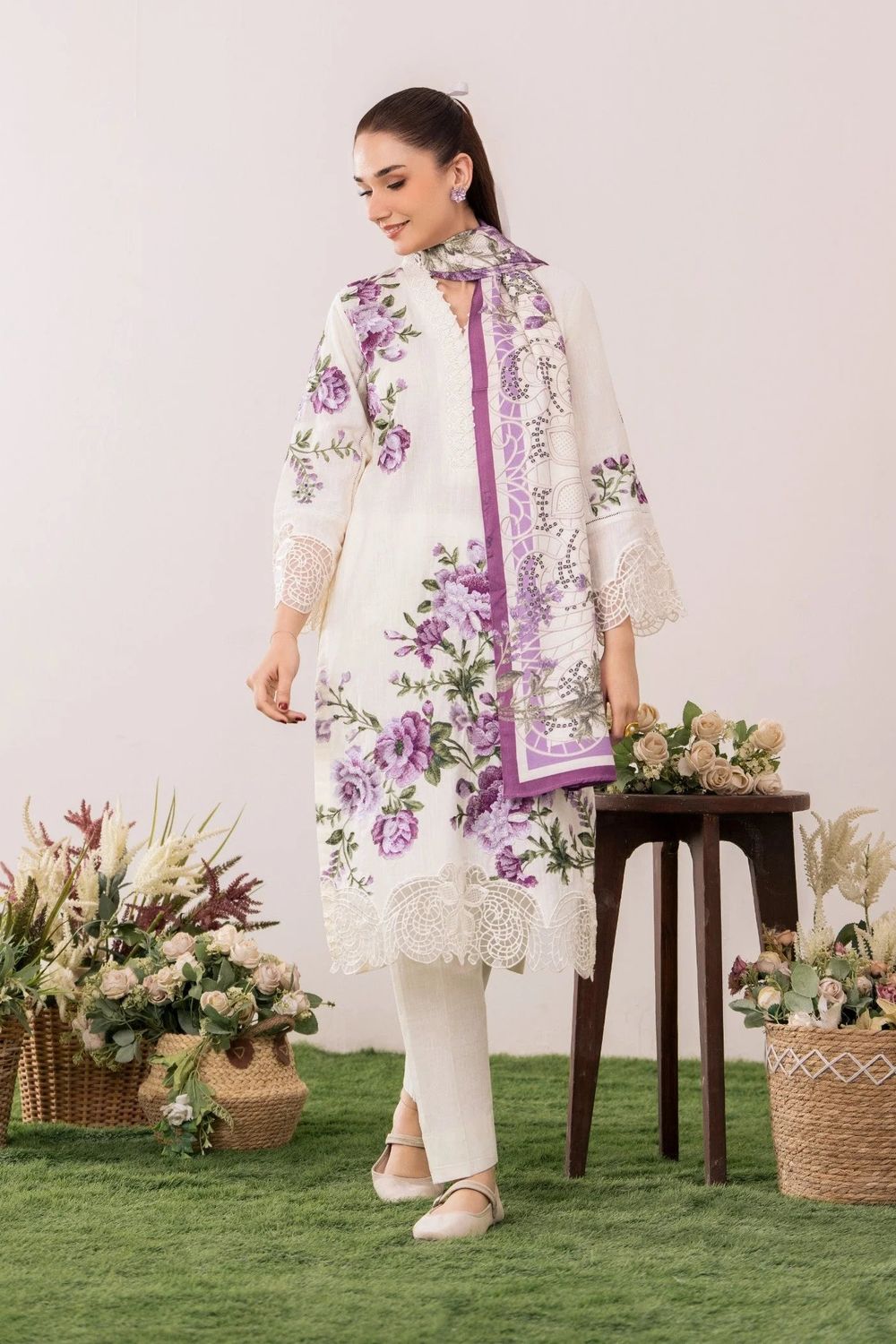 White Embroidered Linen Pakistani Suit Online in Dubai UAE Abudhabi Ajman Sharjah