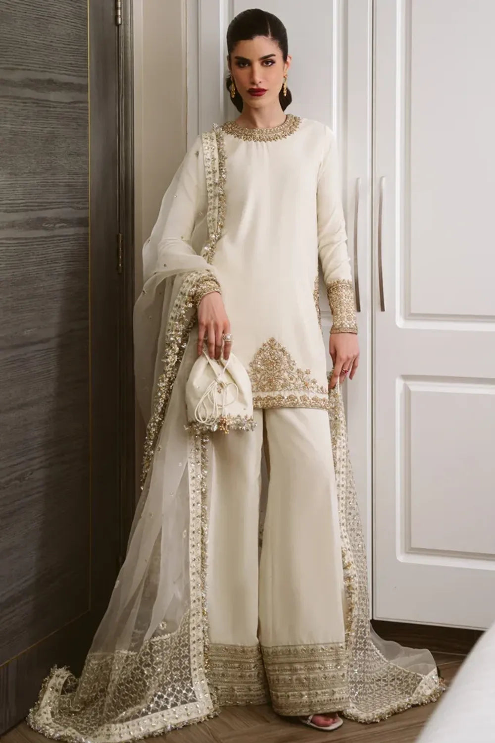 White Formal Velvet Pakistani Suit Online in Dubai UAE Abudhabi Ajman Sharjah
