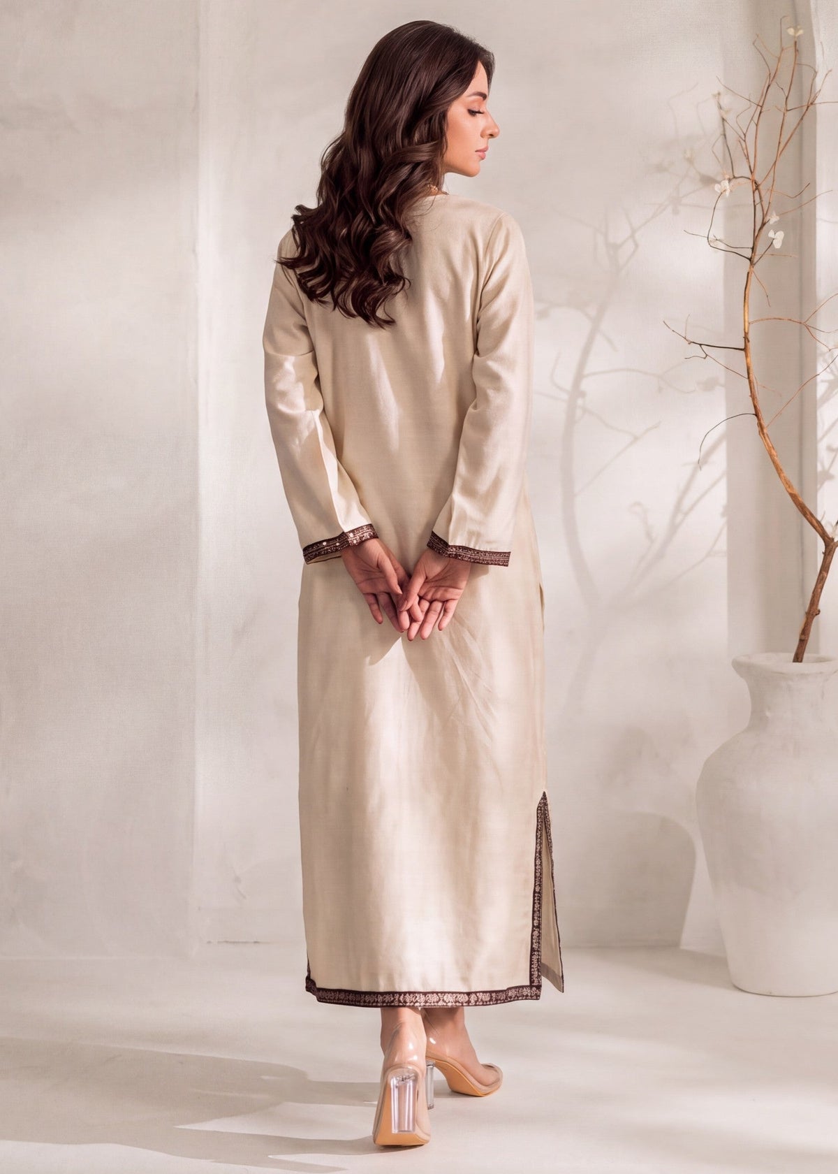 White Khaddar Kaftan with Sequining Online in KSA Riyadh Saudi Arabia Oman Bahrain Qatar