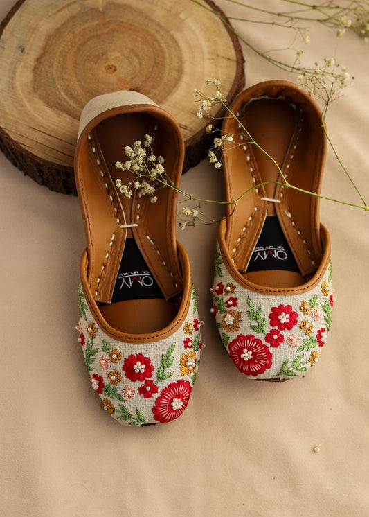White Khussa Jutti for Women Online in KSA Riyadh Saudi Arabia Oman Bahrain Qatar