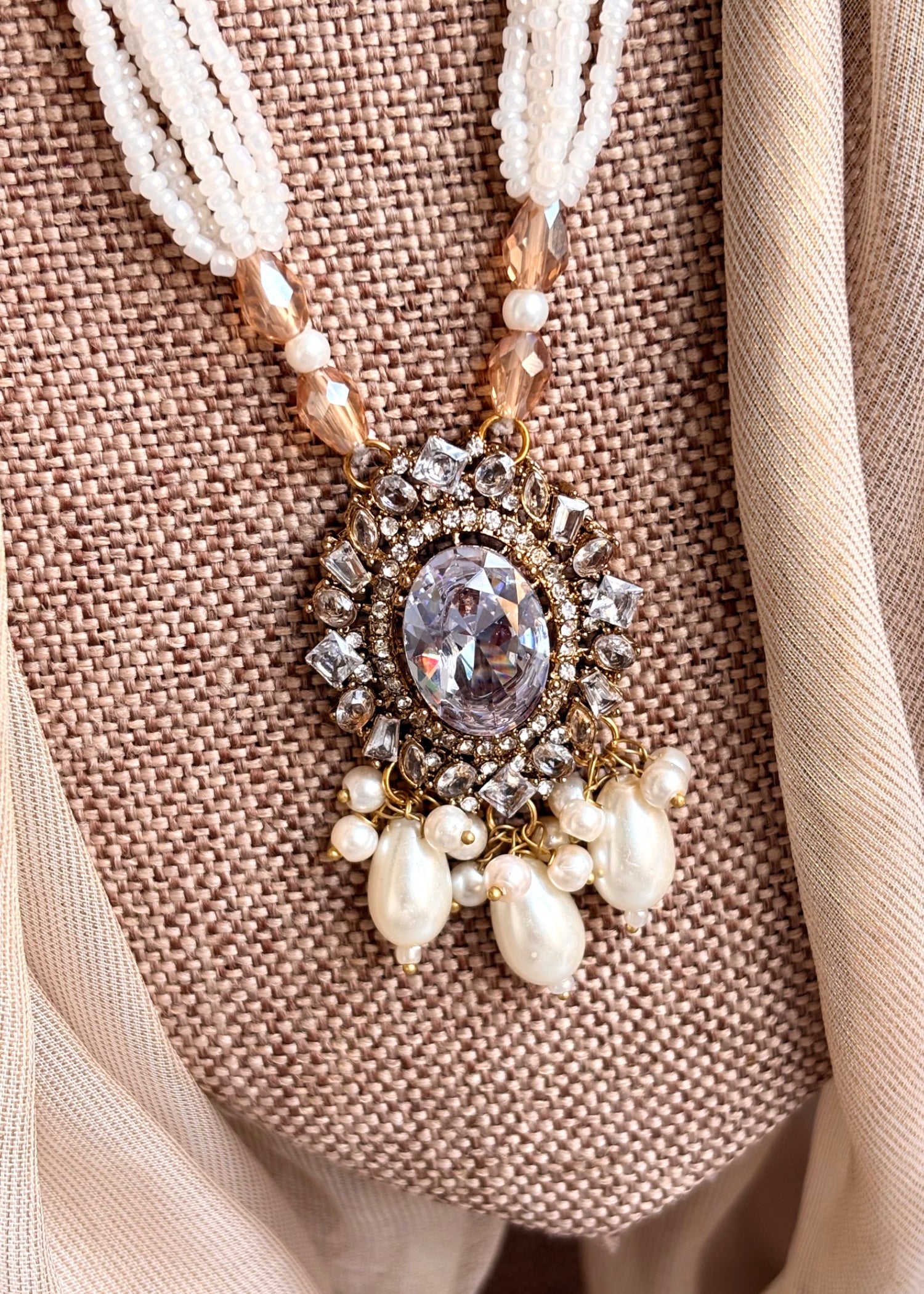 White Kundan Necklace Earrings Set Online in KSA Riyadh Saudi Arabia Oman Bahrain Qatar