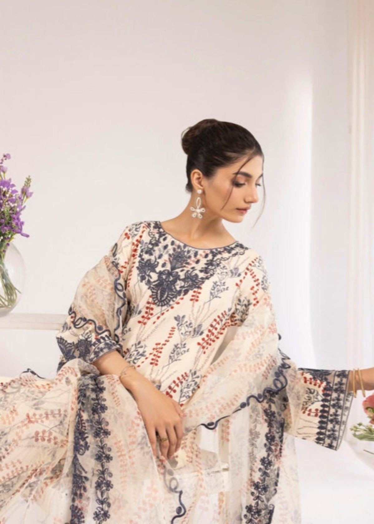 White Silk Daily Wear Pakistani Suit Online in Dubai UAE Abudhabi Ajman Sharjah