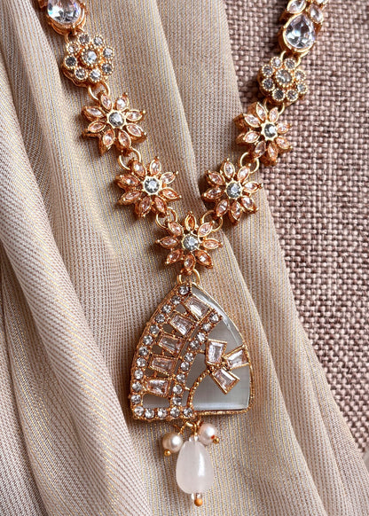 White Vareesha Jewellery Set Online in KSA Riyadh Saudi Arabia Oman Bahrain Qatar
