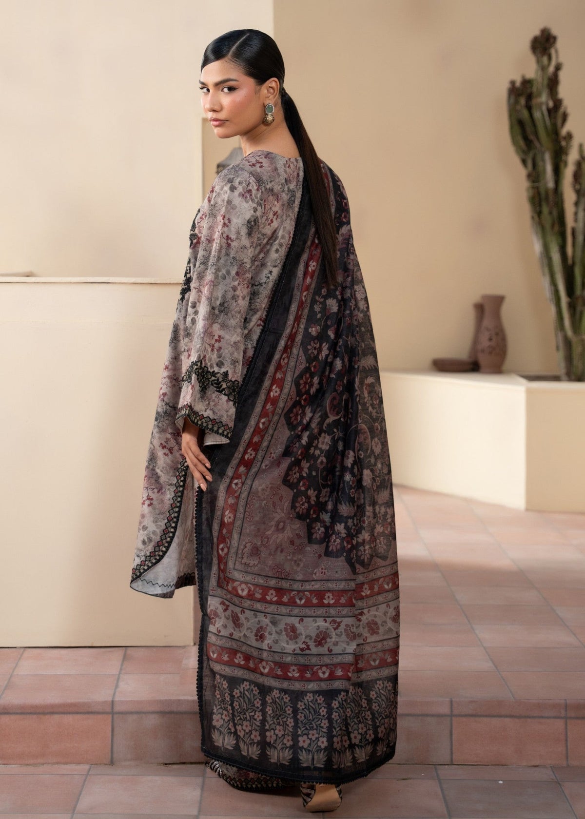 Winter Wear Grey Khaddar Salwar Kameez Unstitched Online in KSA Riyadh Saudi Arabia Oman Bahrain Qatar