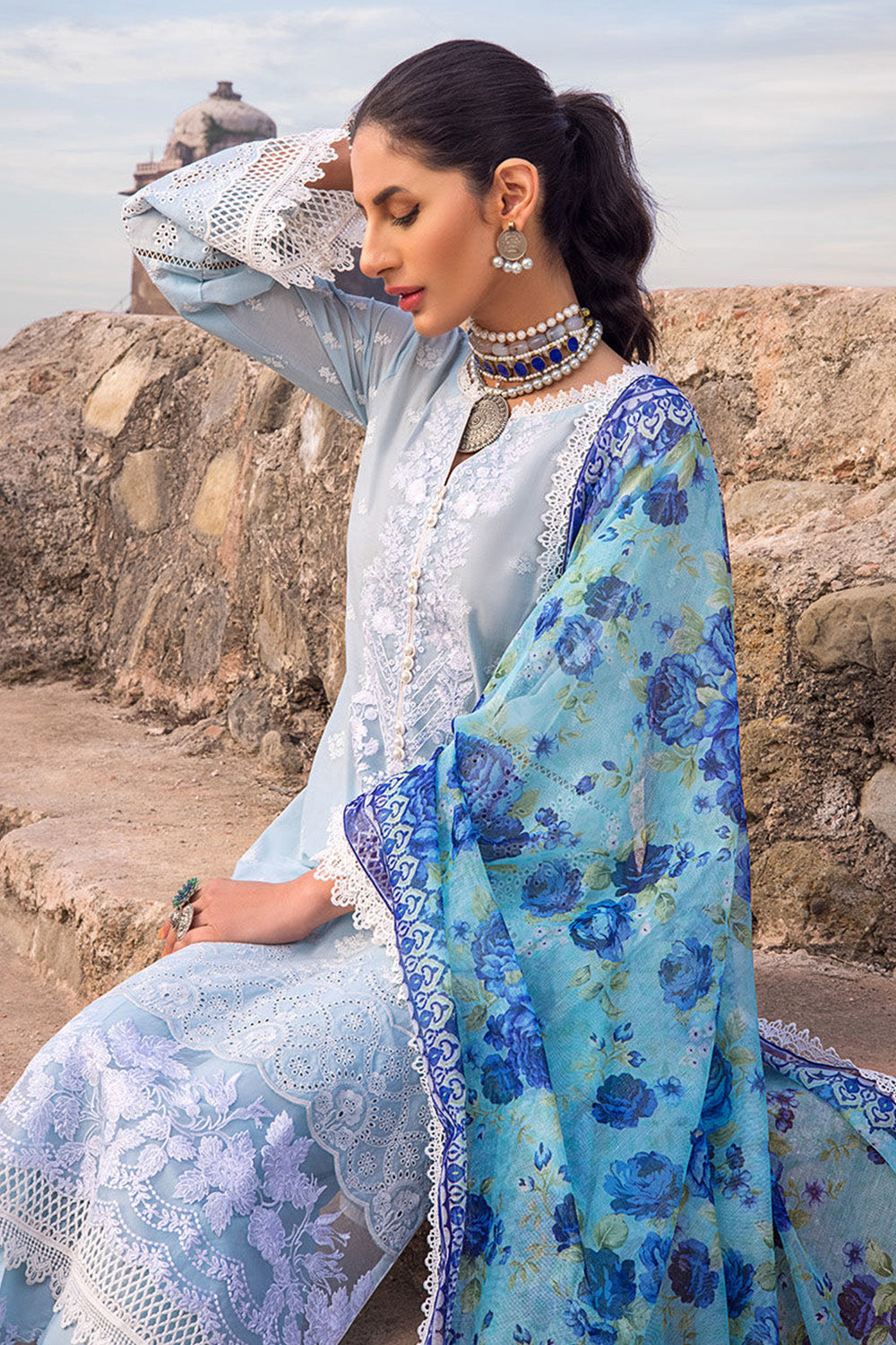 White salwar kameez hot sale with blue dupatta