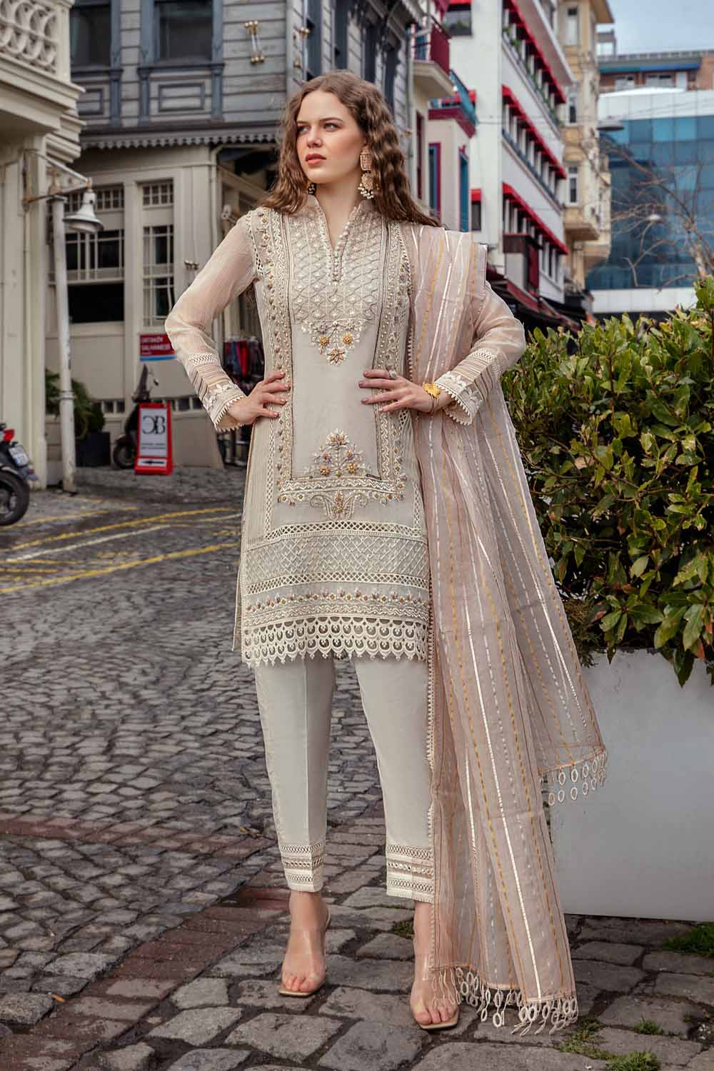 Party wear on sale chikankari suits online